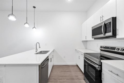 Townhouse in Davenport, Florida 4 bedrooms, 187.66 sq.m. № 2106738 - photo 4