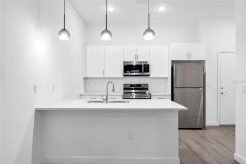 Townhouse in Davenport, Florida 4 bedrooms, 187.66 sq.m. № 2106738 - photo 2
