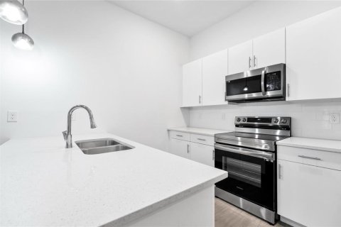 Townhouse in Davenport, Florida 4 bedrooms, 187.66 sq.m. № 2106738 - photo 3