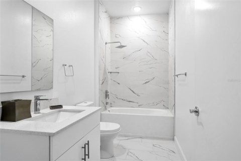 Townhouse in Davenport, Florida 4 bedrooms, 187.66 sq.m. № 2106738 - photo 26