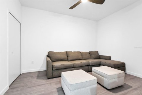 Townhouse in Davenport, Florida 4 bedrooms, 187.66 sq.m. № 2106738 - photo 16