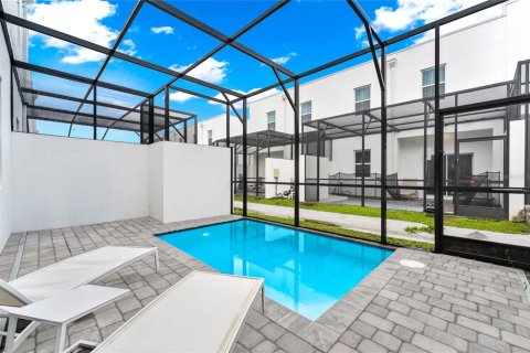 Townhouse in Davenport, Florida 4 bedrooms, 187.66 sq.m. № 2106738 - photo 30