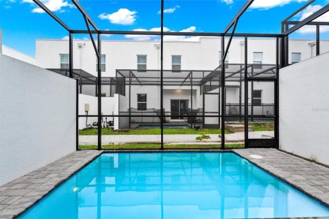 Townhouse in Davenport, Florida 4 bedrooms, 187.66 sq.m. № 2106738 - photo 29