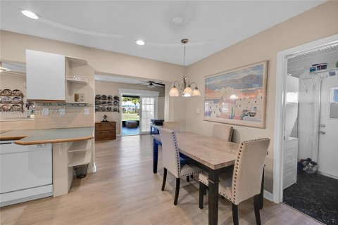 House in Tamarac, Florida 2 bedrooms, 147.44 sq.m. № 2001687 - photo 20