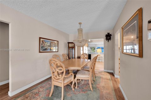 House in Tamarac, Florida 2 bedrooms, 147.44 sq.m. № 2001687 - photo 11