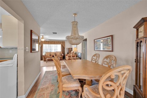 House in Tamarac, Florida 2 bedrooms, 147.44 sq.m. № 2001687 - photo 13