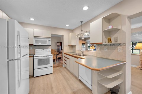 House in Tamarac, Florida 2 bedrooms, 147.44 sq.m. № 2001687 - photo 18