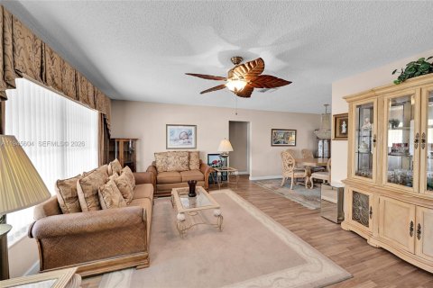 House in Tamarac, Florida 2 bedrooms, 147.44 sq.m. № 2001687 - photo 7