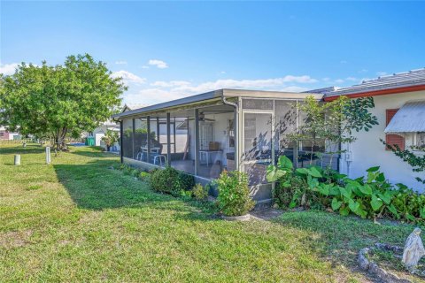 House in Tamarac, Florida 2 bedrooms, 147.44 sq.m. № 2001687 - photo 30