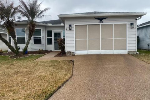 House in Leesburg, Florida 2 bedrooms, 110.74 sq.m. № 2211633