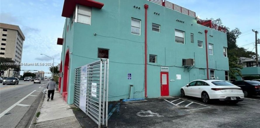 Oficina en Miami, Florida № 1177177