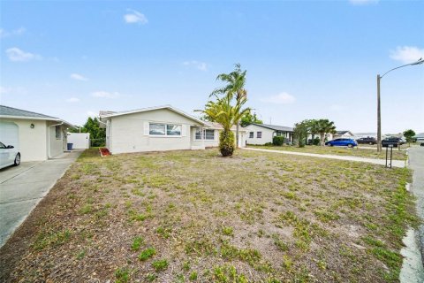 Casa en venta en Port Richey, Florida, 3 dormitorios, 112.23 m2 № 2122163 - foto 4