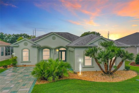 House in Summerfield, Florida 3 bedrooms, 196.77 sq.m. № 2299857