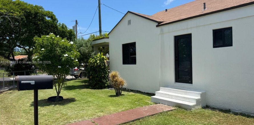 House in Miami, Florida 3 bedrooms, 110.93 sq.m. № 1770244