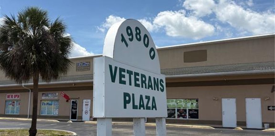 Commercial property in Port Charlotte, Florida 106.84 sq.m. № 2100533