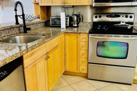 Villa ou maison à louer à Dania Beach, Floride: 2 chambres, 125.23 m2 № 2064162 - photo 6