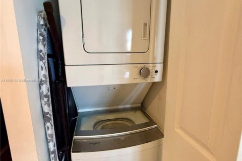 Copropriété à louer à Miami, Floride: 2 chambres, 98.94 m2 № 1827592 - photo 28