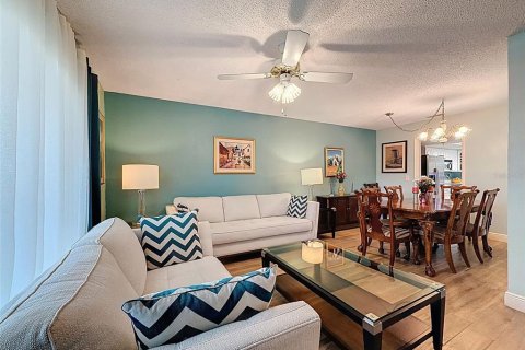 Casa en venta en Tampa, Florida, 5 dormitorios, 196.21 m2 № 2145560 - foto 14