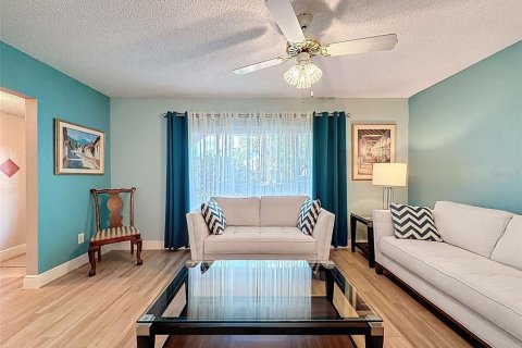 Casa en venta en Tampa, Florida, 5 dormitorios, 196.21 m2 № 2145560 - foto 11