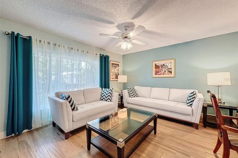 Casa en venta en Tampa, Florida, 5 dormitorios, 196.21 m2 № 2145560 - foto 12