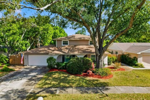 Casa en venta en Tampa, Florida, 5 dormitorios, 196.21 m2 № 2145560 - foto 2
