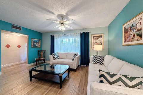 Casa en venta en Tampa, Florida, 5 dormitorios, 196.21 m2 № 2145560 - foto 10