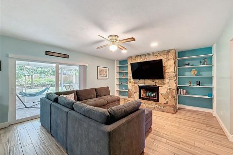 Casa en venta en Tampa, Florida, 5 dormitorios, 196.21 m2 № 2145560 - foto 26
