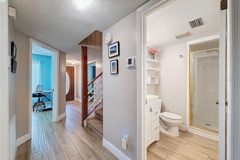 Casa en venta en Tampa, Florida, 5 dormitorios, 196.21 m2 № 2145560 - foto 19