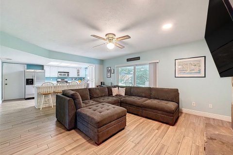 Casa en venta en Tampa, Florida, 5 dormitorios, 196.21 m2 № 2145560 - foto 22