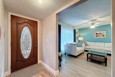 Casa en venta en Tampa, Florida, 5 dormitorios, 196.21 m2 № 2145560 - foto 8