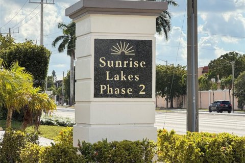 Купить кондоминиум в Санрайз, Флорида 2 спальни, 78.97м2, № 2006614 - фото 2