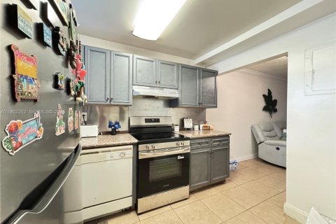 Купить кондоминиум в Санрайз, Флорида 2 спальни, 78.97м2, № 2006614 - фото 4