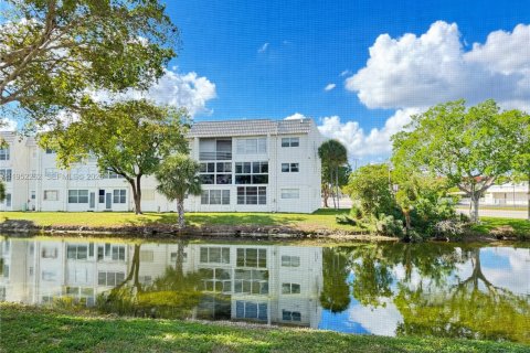 Кондоминиум с 2 спальнями в Санрайз, Флорида № 2006614