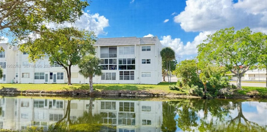 Кондоминиум с 2 спальнями в Санрайз, Флорида № 2006614