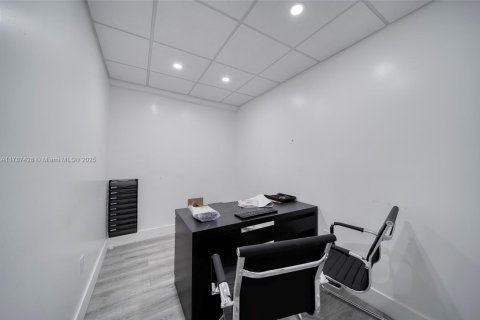 Immobilier commercial à vendre à Hialeah, Floride № 1958839 - photo 10