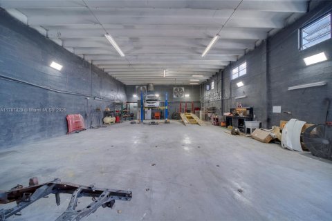 Immobilier commercial à vendre à Hialeah, Floride № 1958839 - photo 3