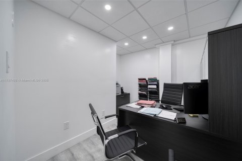 Immobilier commercial à vendre à Hialeah, Floride № 1958839 - photo 11