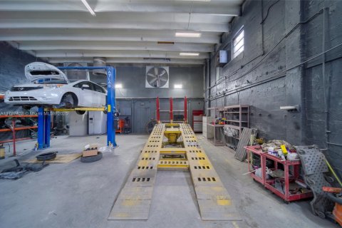 Immobilier commercial à vendre à Hialeah, Floride № 1958839 - photo 1