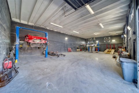 Immobilier commercial à vendre à Hialeah, Floride № 1958839 - photo 2