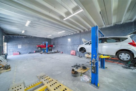 Immobilier commercial à vendre à Hialeah, Floride № 1958839 - photo 16