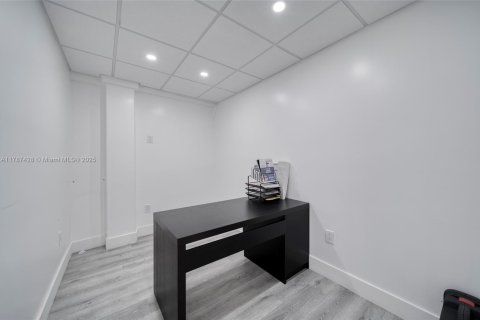 Immobilier commercial à vendre à Hialeah, Floride № 1958839 - photo 9