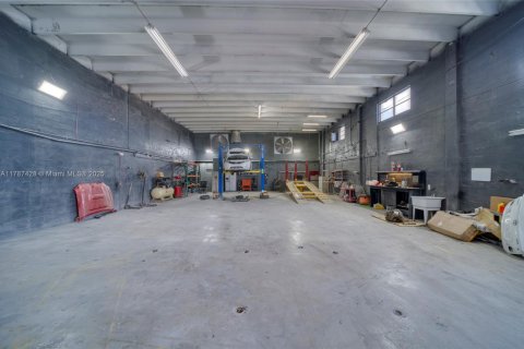 Immobilier commercial à vendre à Hialeah, Floride № 1958839 - photo 15