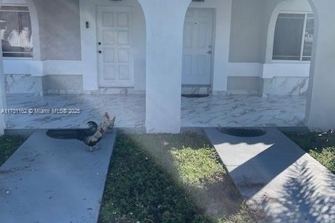 Propiedad comercial en venta en Hialeah, Florida, 178.37 m2 № 1936668 - foto 2