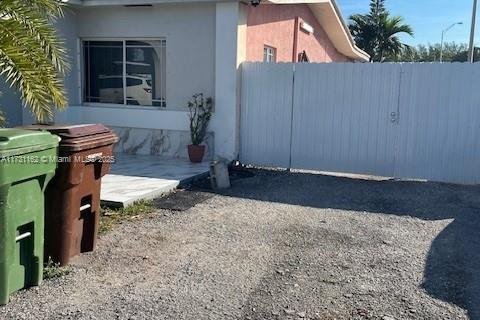 Propiedad comercial en venta en Hialeah, Florida, 178.37 m2 № 1936668 - foto 3