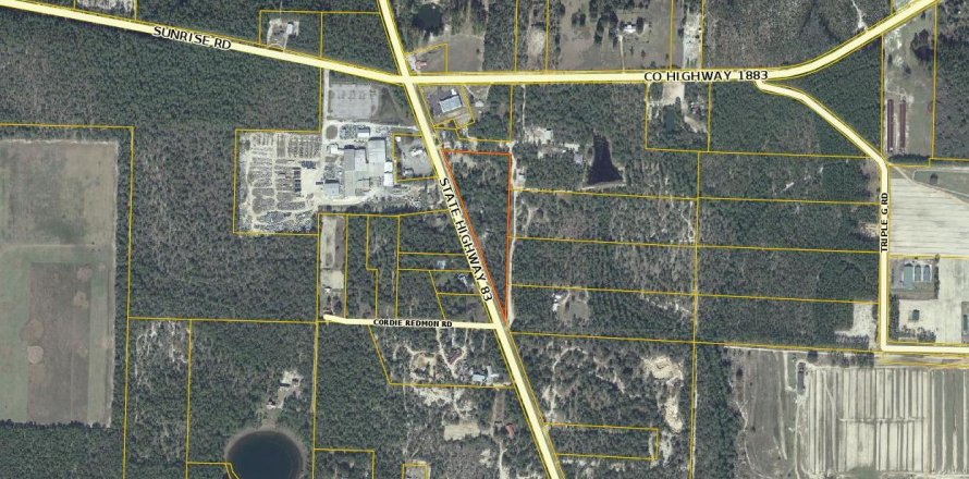 Commercial property in De Funiak Springs, Florida № 558080