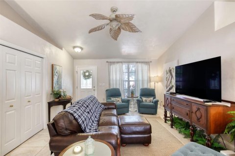 House in Daytona Beach, Florida 3 bedrooms, 131.92 sq.m. № 1678223 - photo 8