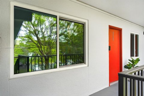 Condo in Pembroke Pines, Florida, 2 bedrooms № 2090398