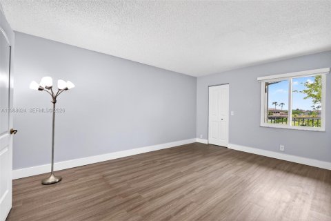 Condo in Pembroke Pines, Florida, 2 bedrooms № 2090398 - photo 21