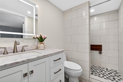 Condo in Pembroke Pines, Florida, 2 bedrooms № 2090398 - photo 24