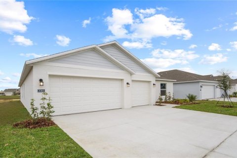 House in Eagle Lake, Florida 5 bedrooms, 240.43 sq.m. № 2201561 - photo 27